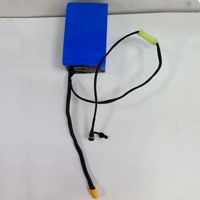 Op maat gemaakte 18650 batterijpakket 36V 2600mAh 10 cellen met kleine Tamiya overdrachts stekker om te laden