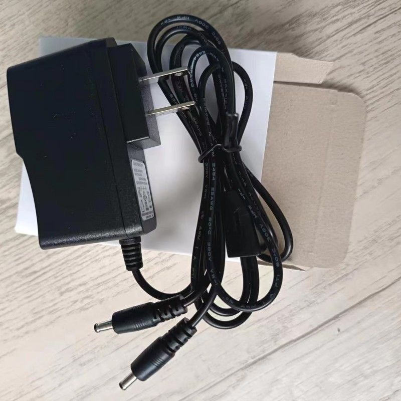 Amerikaanse standaardoplader 8.4V 1.2A met twee gelijkstroomkoppen voor verwarmde handschoenenbatterij