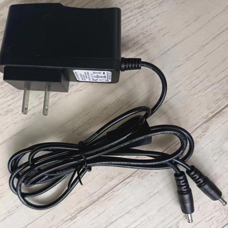 Amerikaanse standaardoplader 8.4V 1.2A met twee gelijkstroomkoppen voor verwarmde handschoenenbatterij