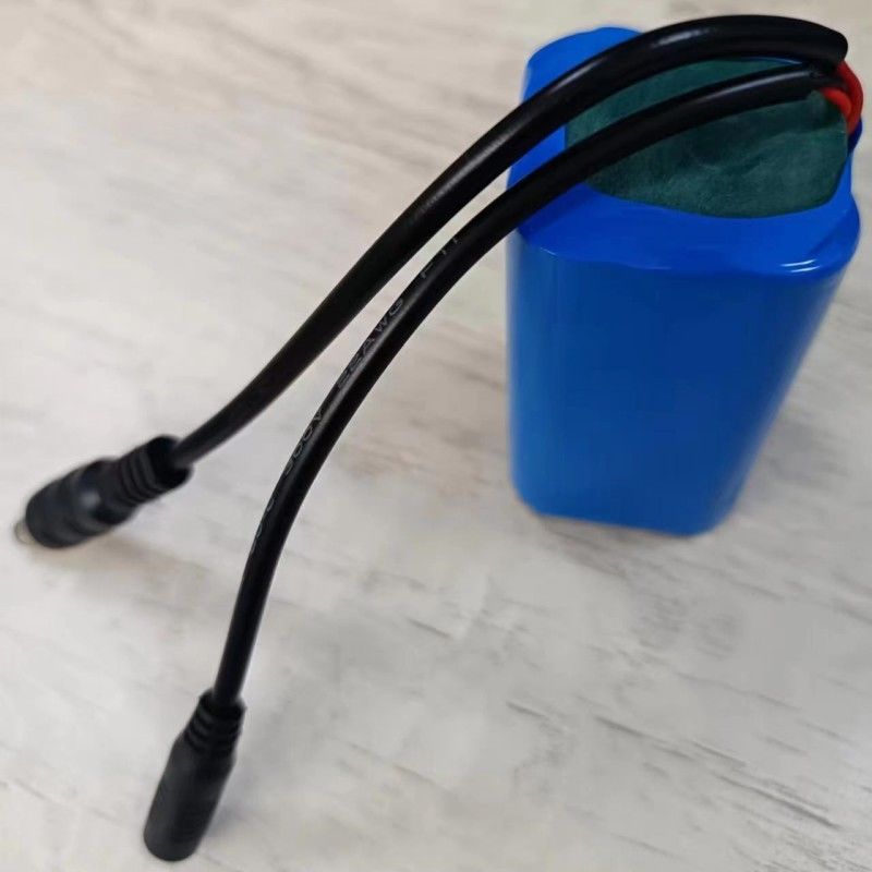 LED-strooklamp Batterij 7,4V Maximumcapaciteit voor 4cellen 18650 Batterij met DC-aansluiting