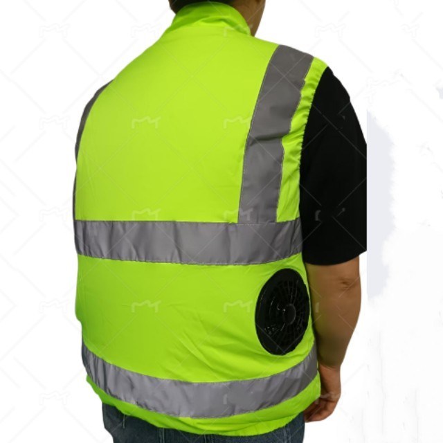 Groen veiligheidsvest met koelventilator Hi Vis Reflecterend vest en ventilatoren voor veiligheidswerkers op de weg